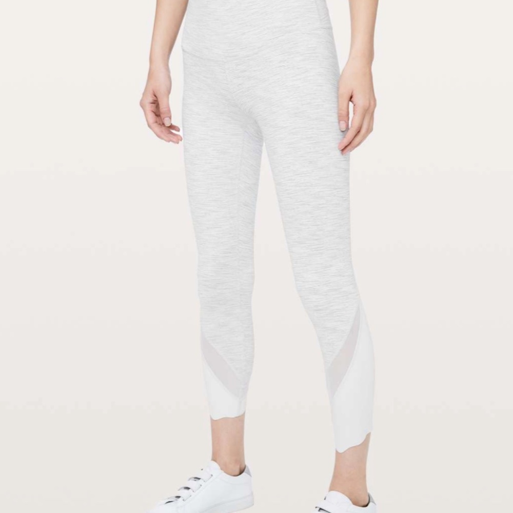 Lululemon Wunder Under Crop II Scallop 23" Size 4